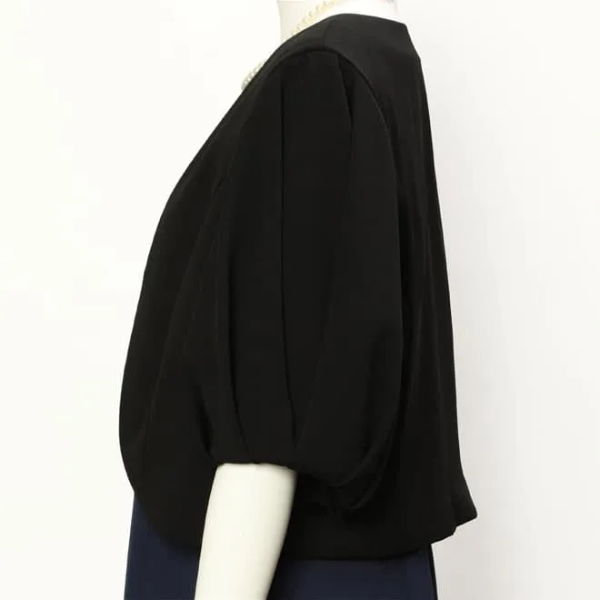 ブラックのバルーンスリーブボレロ