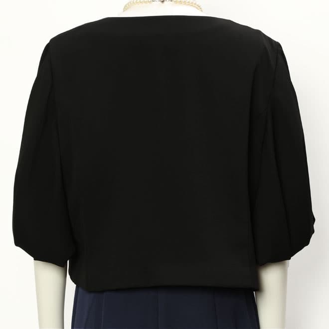 ブラックのバルーンスリーブボレロ