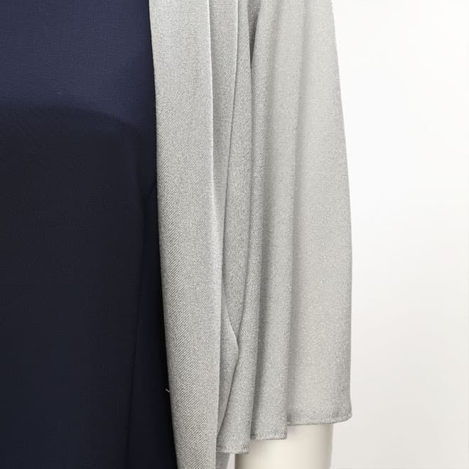 シルバーのラメ入り五分袖ボレロ