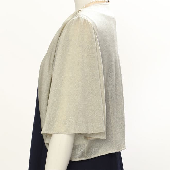 ゴールドのラメ入り五分袖ボレロ