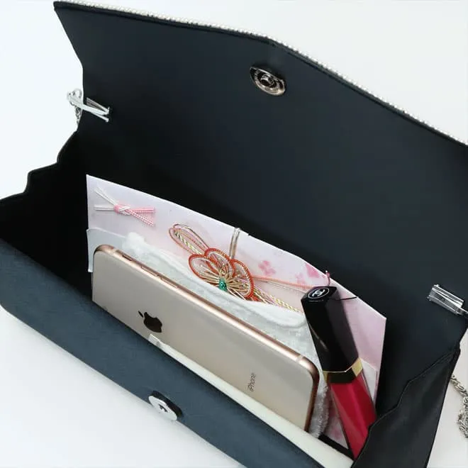 ブラックのパールとラインストーンのバッグ