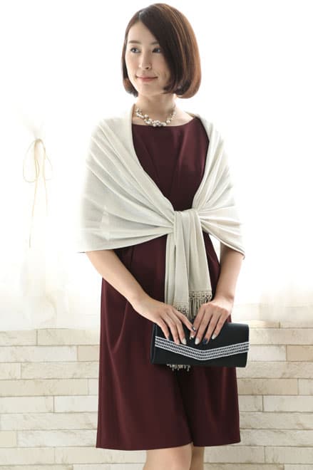 ブラックのパールとラインストーンのバッグ