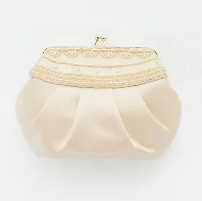 ベージュのパールとビーズのミニクラッチ