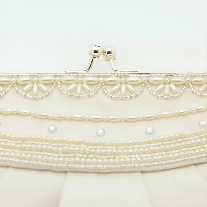 ベージュのパールとビーズのミニクラッチ