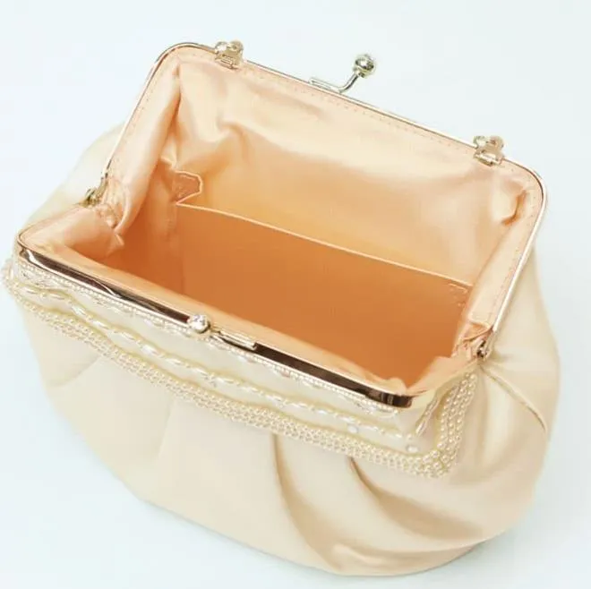 ベージュのパールとビーズのミニクラッチ