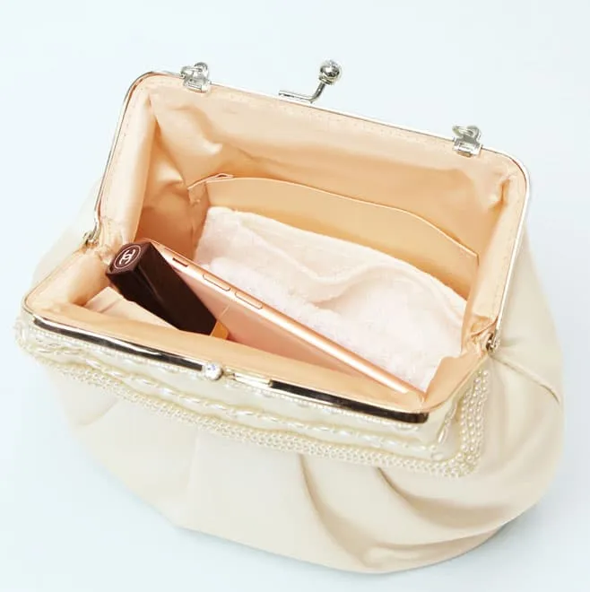 ベージュのパールとビーズのミニクラッチ