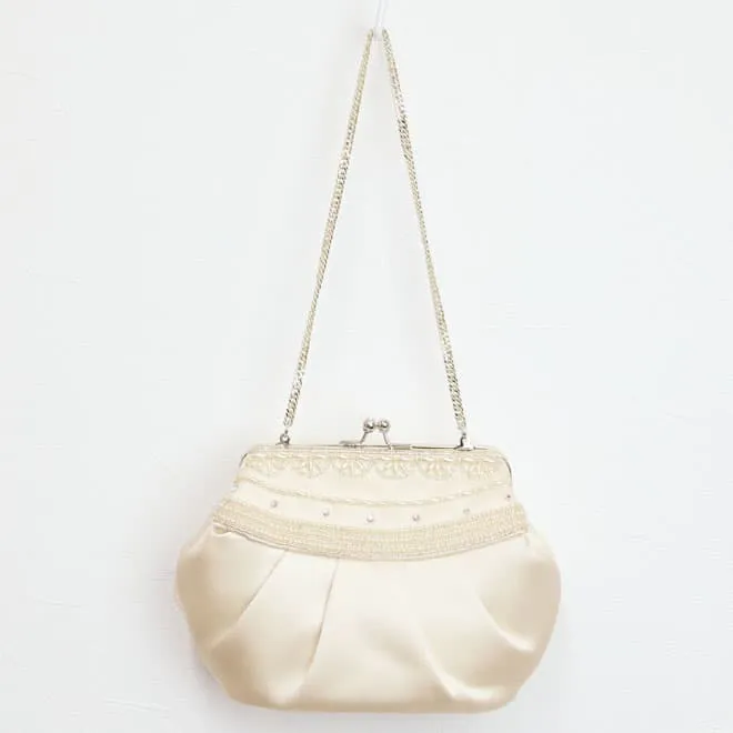 ベージュのパールとビーズのミニクラッチ