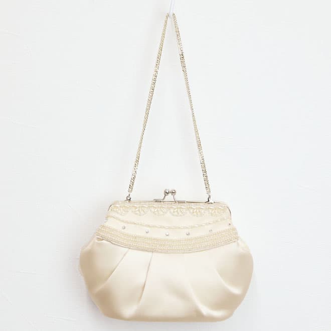 ベージュのパールとビーズのミニクラッチ