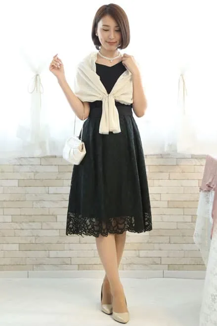 ベージュのパールとビーズのミニクラッチ