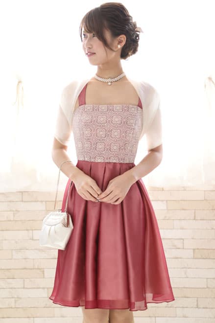 ベージュのパールとビーズのミニクラッチ