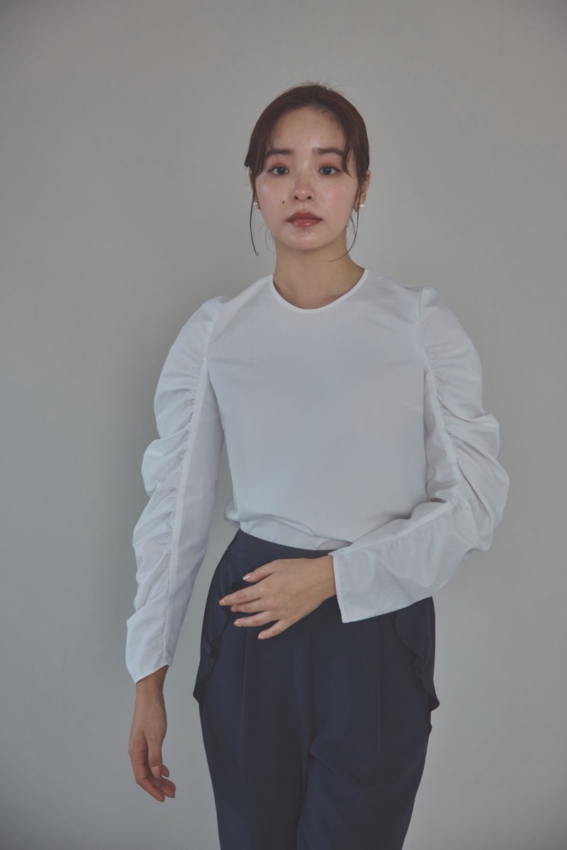 ネイビーのパールボタンジレスーツセット