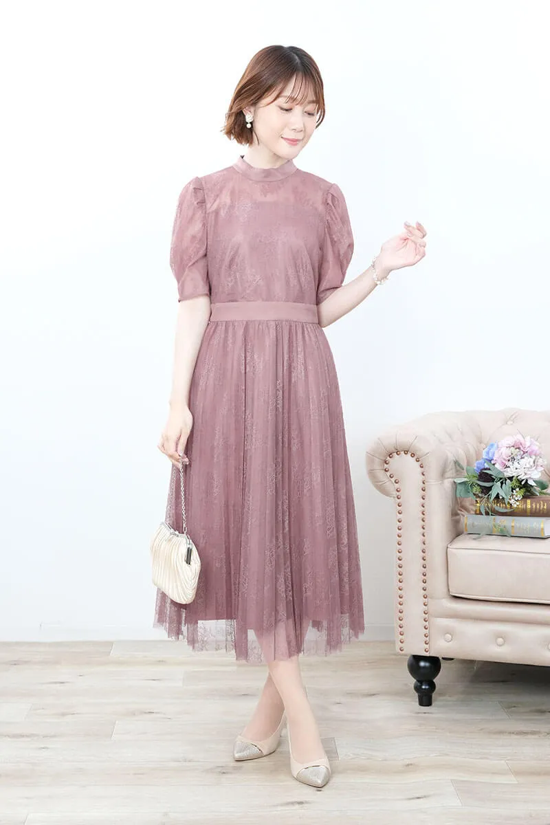 ピンクのクラシカルレースドレス