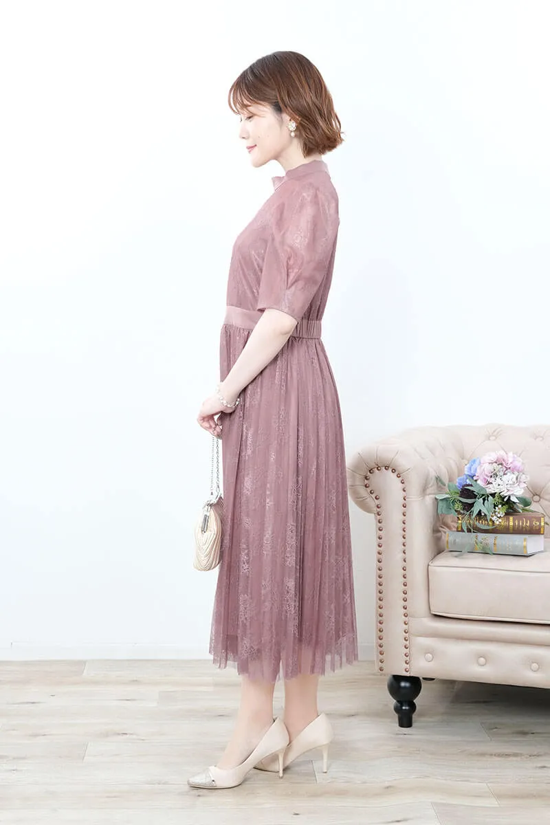 ピンクのクラシカルレースドレス