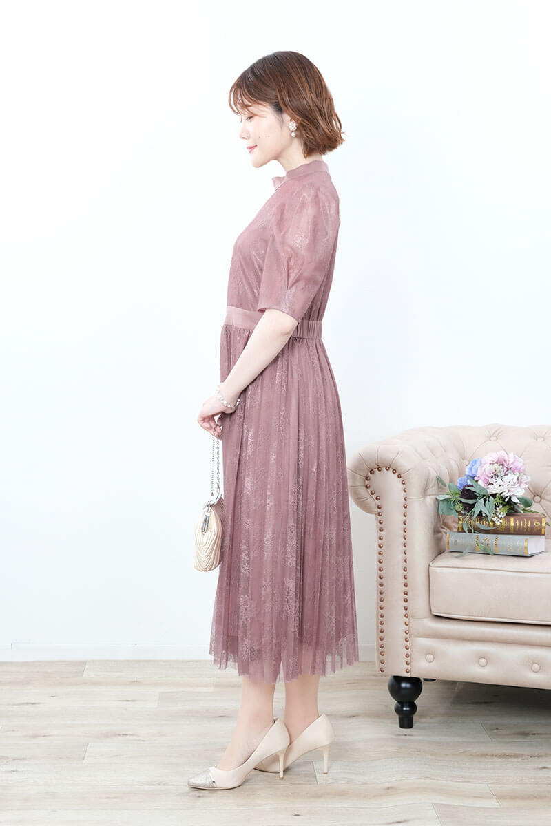 ピンクのクラシカルレースドレス