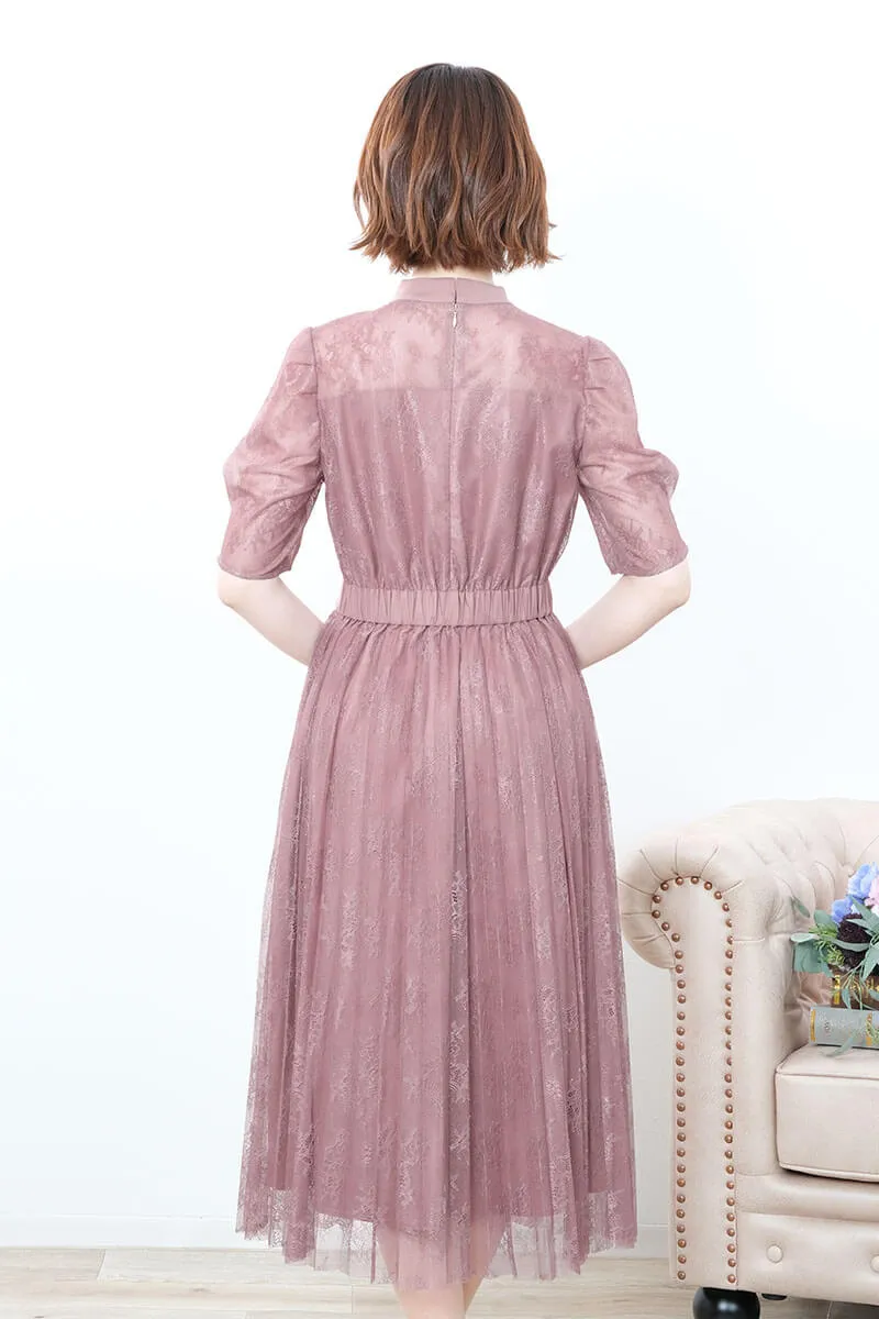 ピンクのクラシカルレースドレス