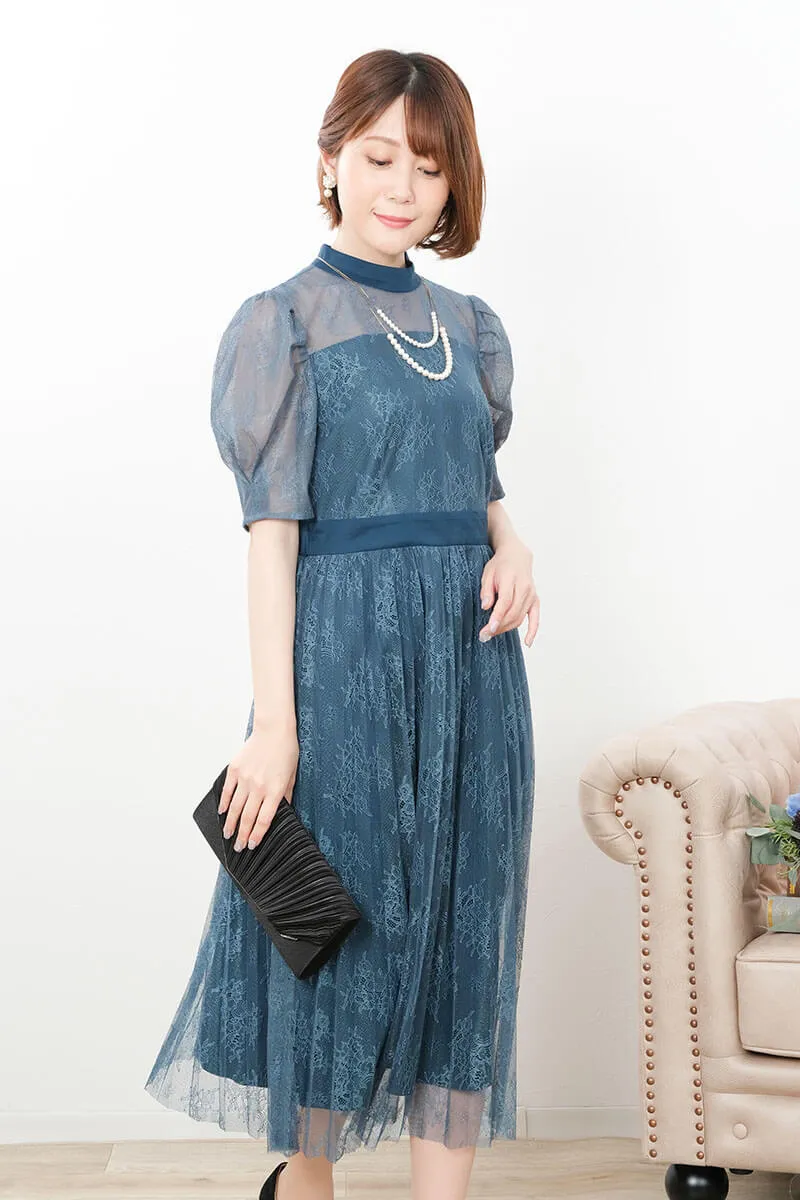 ブルーのクラシカルレースドレス