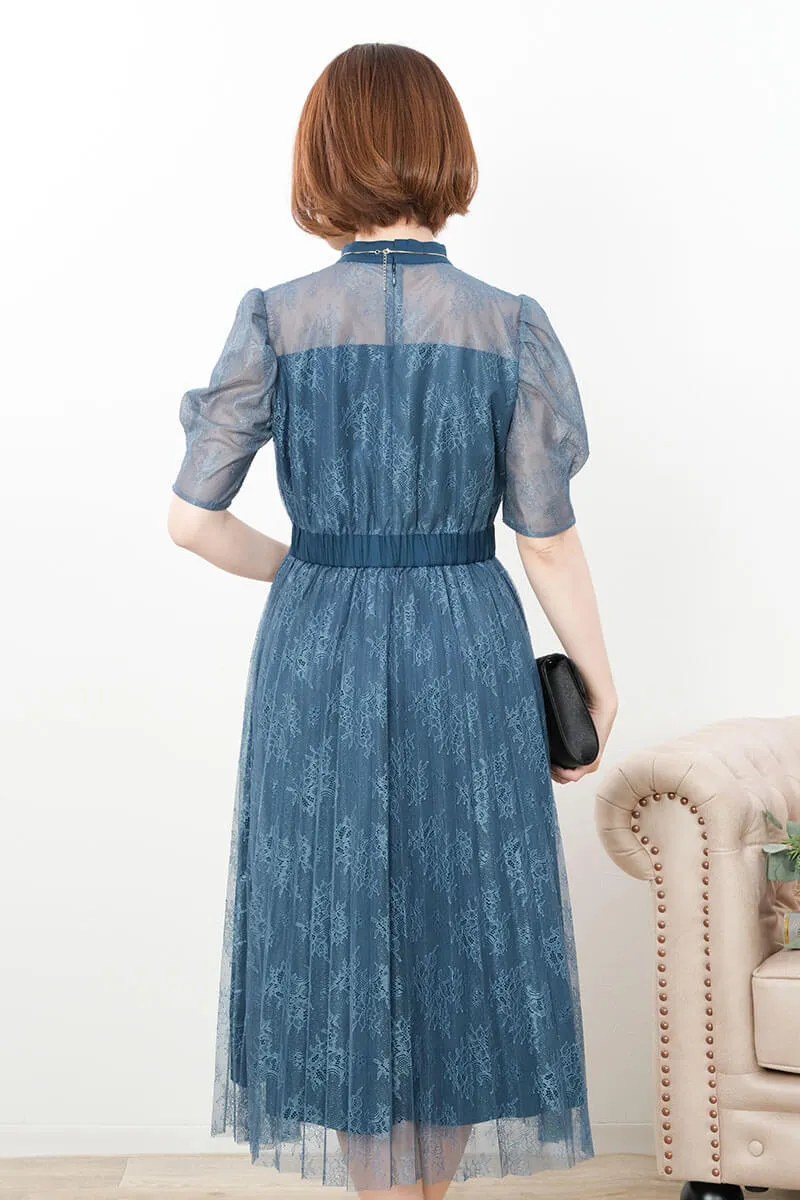 ブルーのクラシカルレースドレス