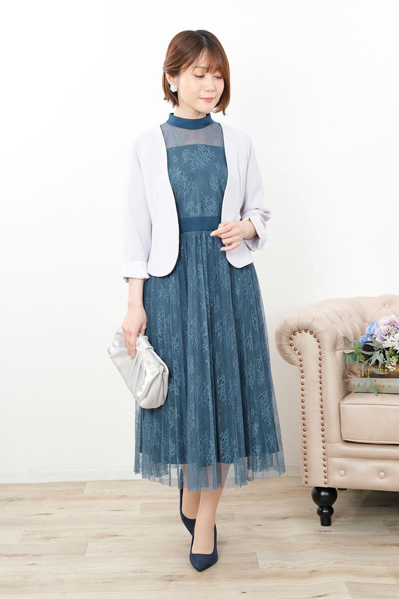 ブルーのクラシカルレースドレス