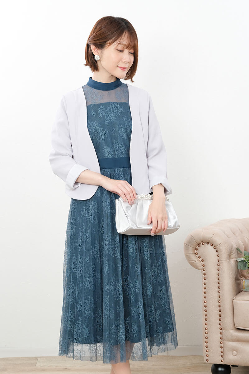 ブルーのクラシカルレースドレス