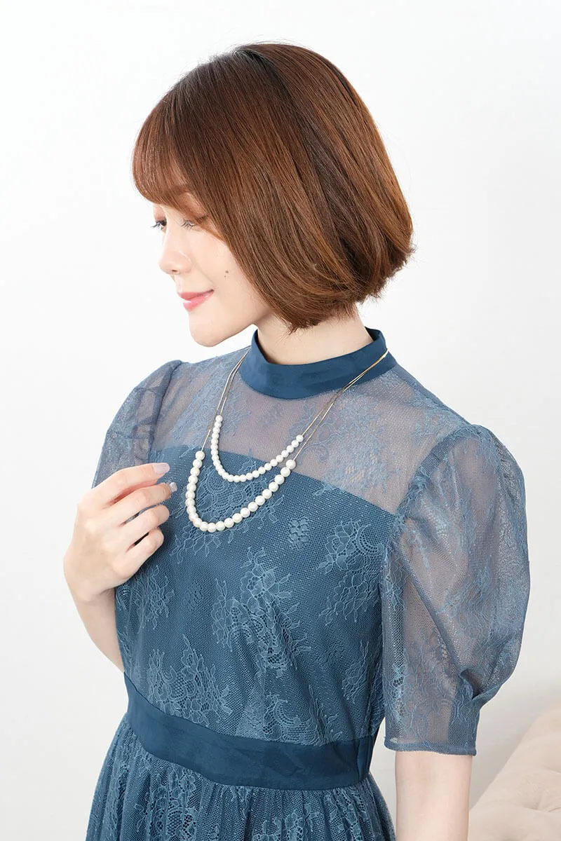 ブルーのクラシカルレースドレス