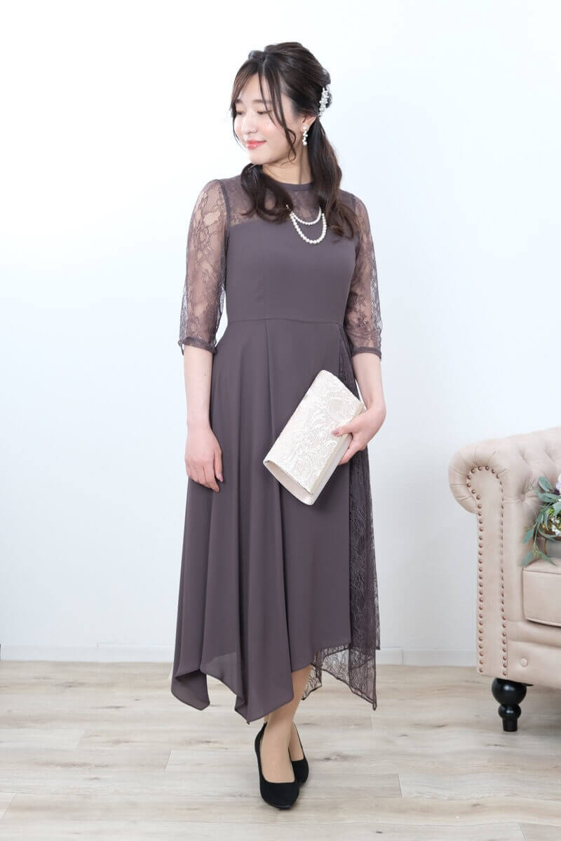 ブラウングレーのサイドレースイレギュラーヘムドレス