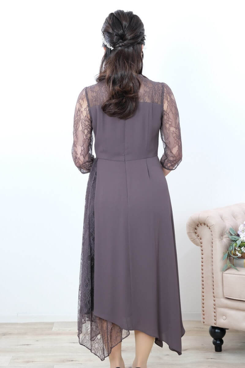 ブラウングレーのサイドレースイレギュラーヘムドレス