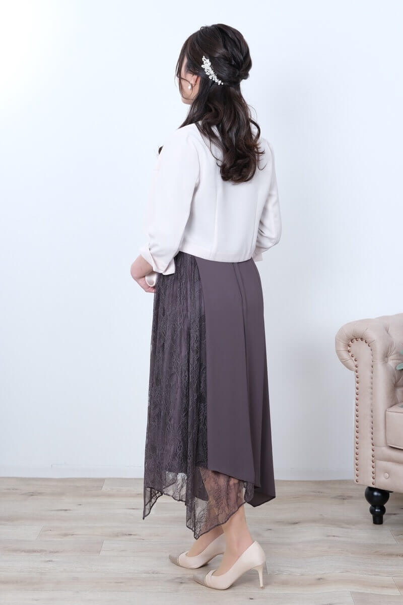 ブラウングレーのサイドレースイレギュラーヘムドレス