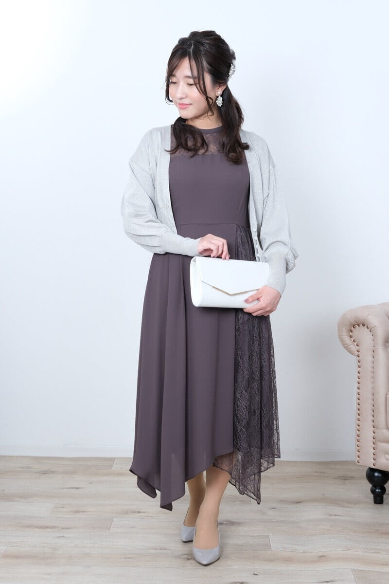 ブラウングレーのサイドレースイレギュラーヘムドレス