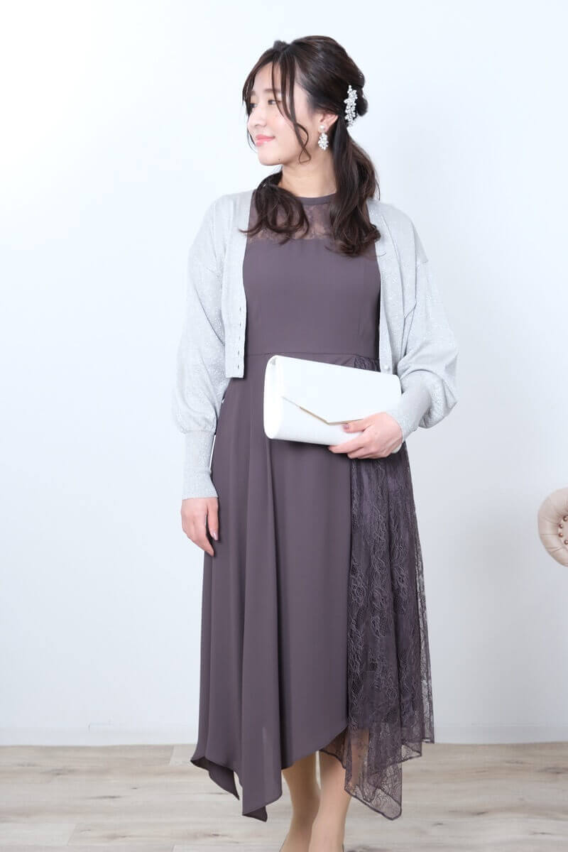 ブラウングレーのサイドレースイレギュラーヘムドレス