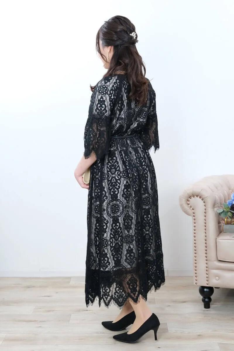 ブラックのフレアスリーブレースドレス