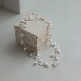 しずくパールのシルバーウェーブネックレス