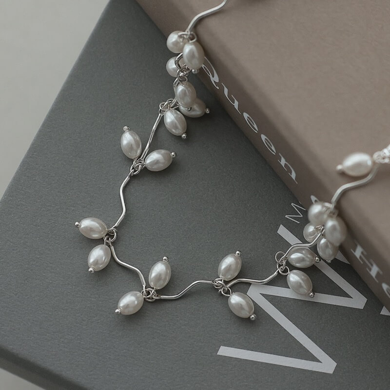 しずくパールのシルバーウェーブネックレス