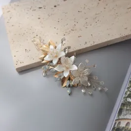 ゴールドのフラワーヘアクリップ