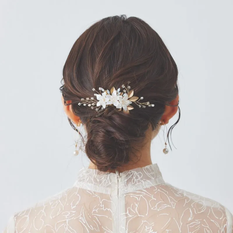 ゴールドのフラワーヘアクリップ