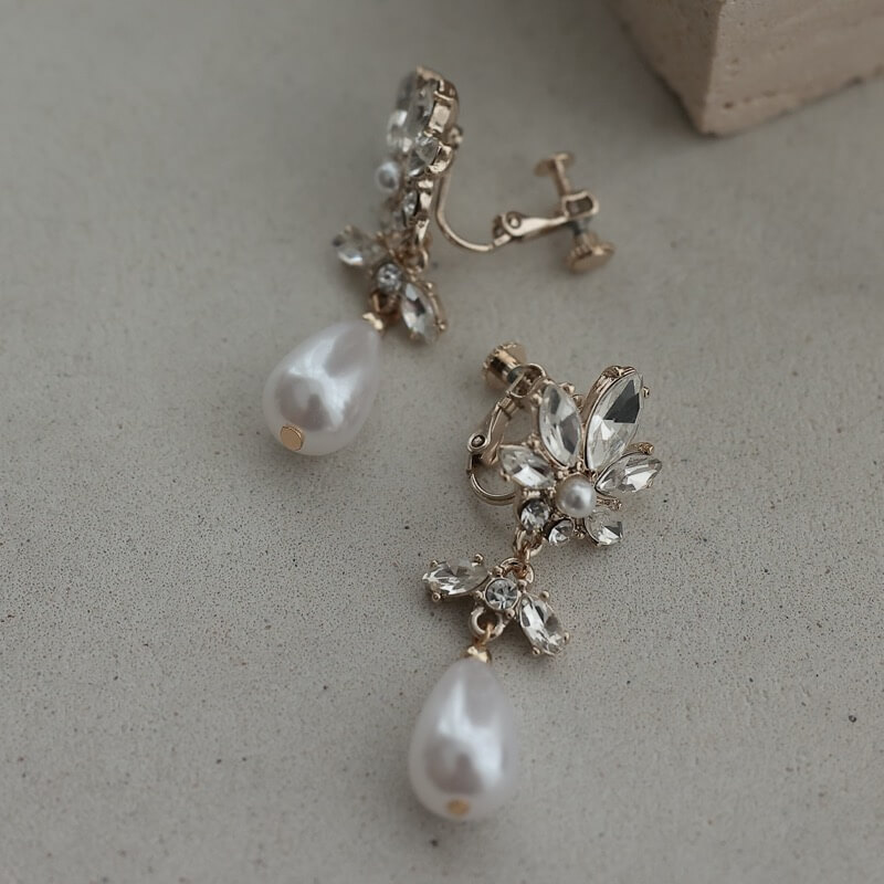 ゴールドビジューのしずくパールイヤリング