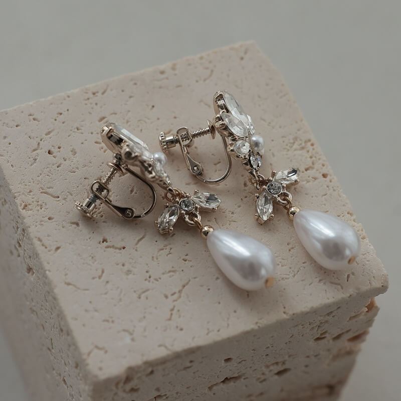 ゴールドビジューのしずくパールイヤリング