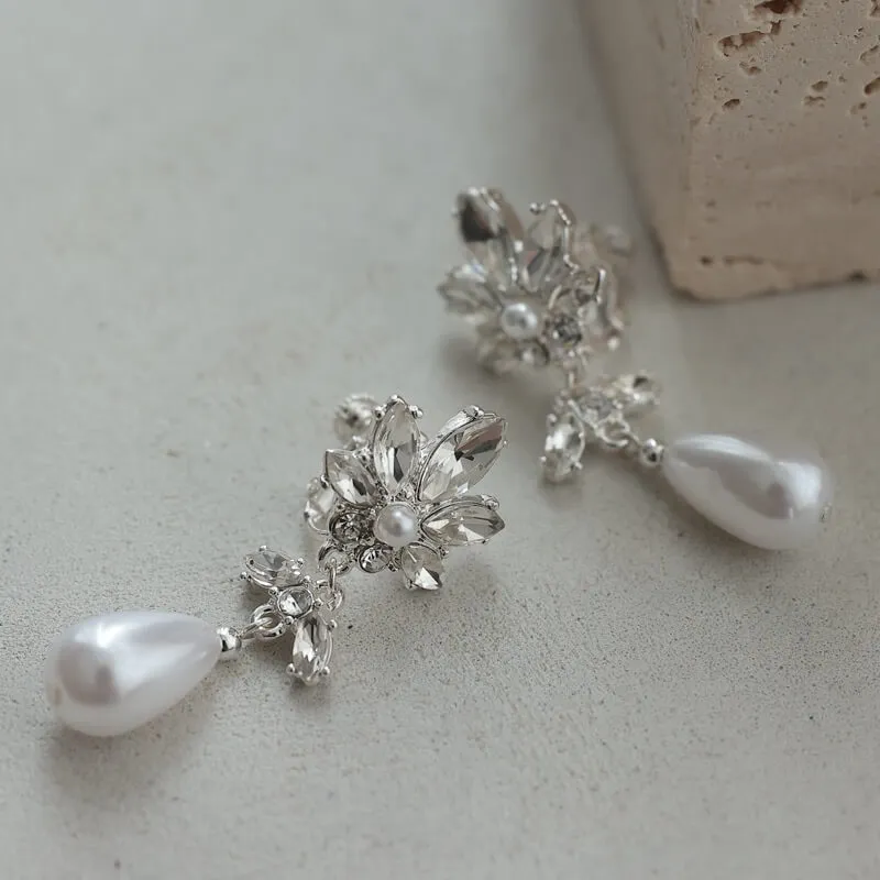 シルバービジューのしずくパールイヤリング