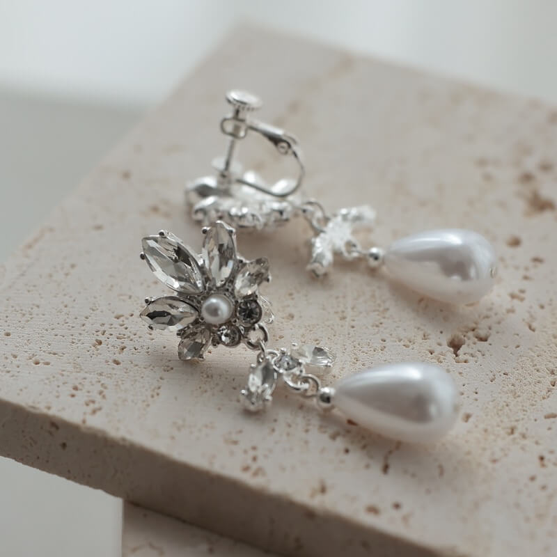 シルバービジューのしずくパールイヤリング