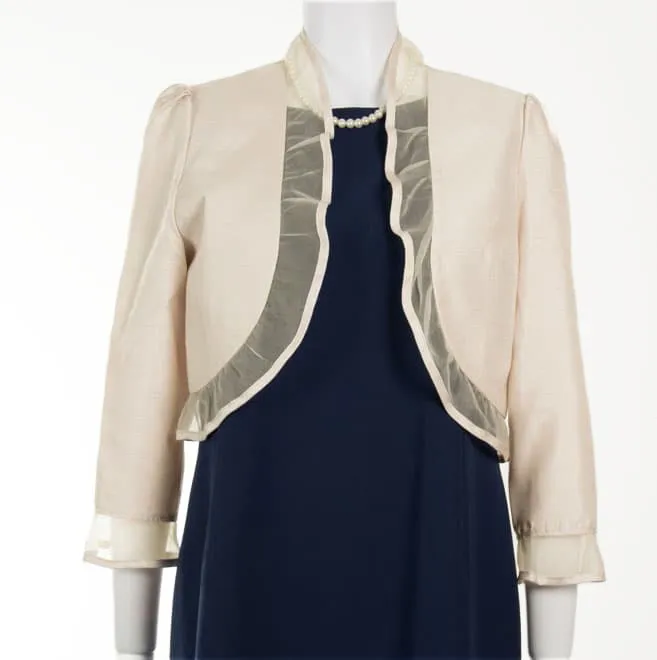 ベージュシャンタンの七分袖ボレロ