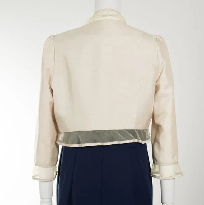 ベージュシャンタンの七分袖ボレロ