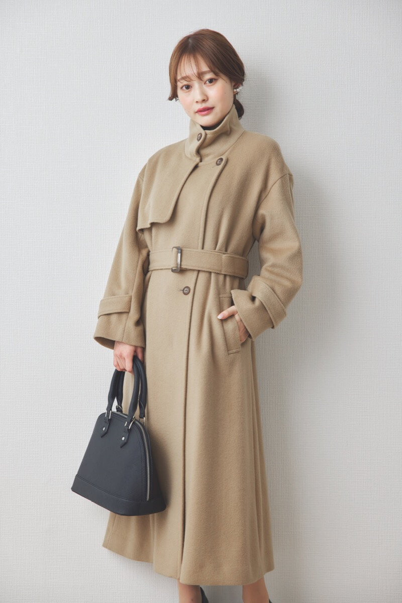 キャメルのスタンドカラーウールコート