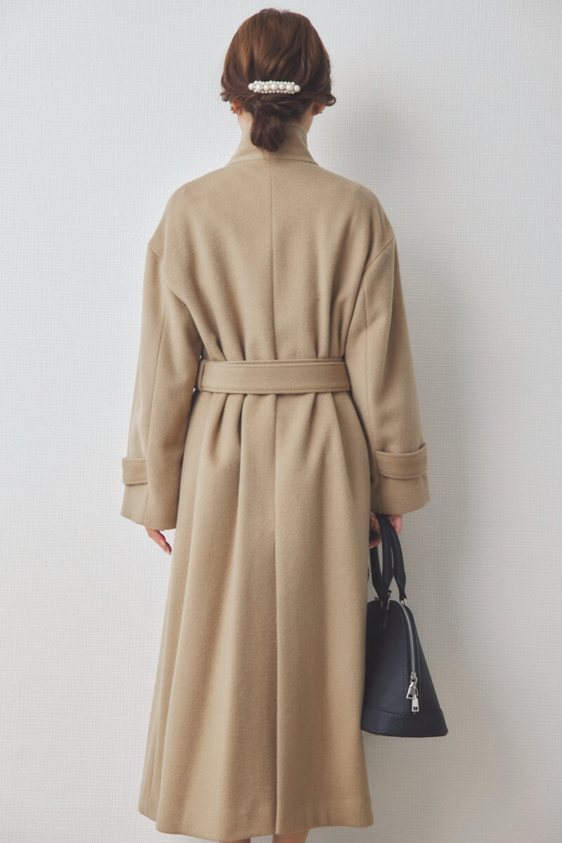 キャメルのスタンドカラーウールコート