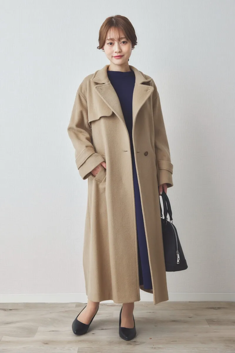 キャメルのスタンドカラーウールコート