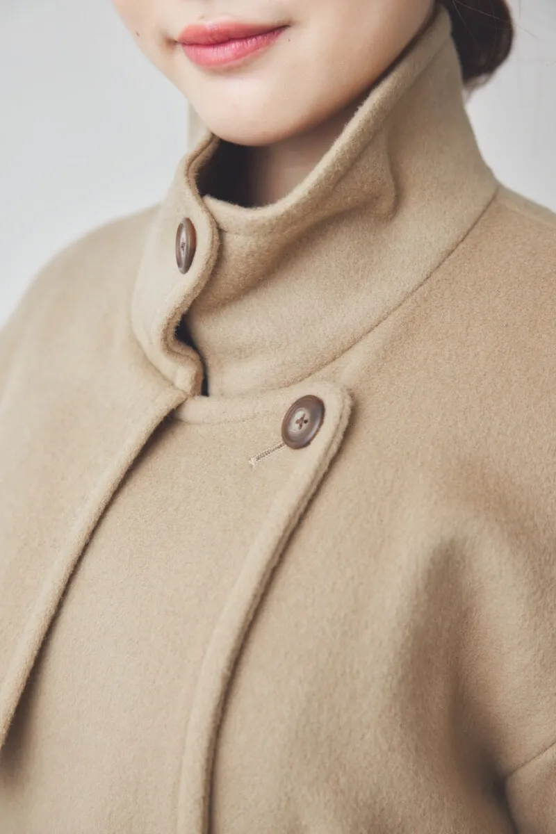 キャメルのスタンドカラーウールコート