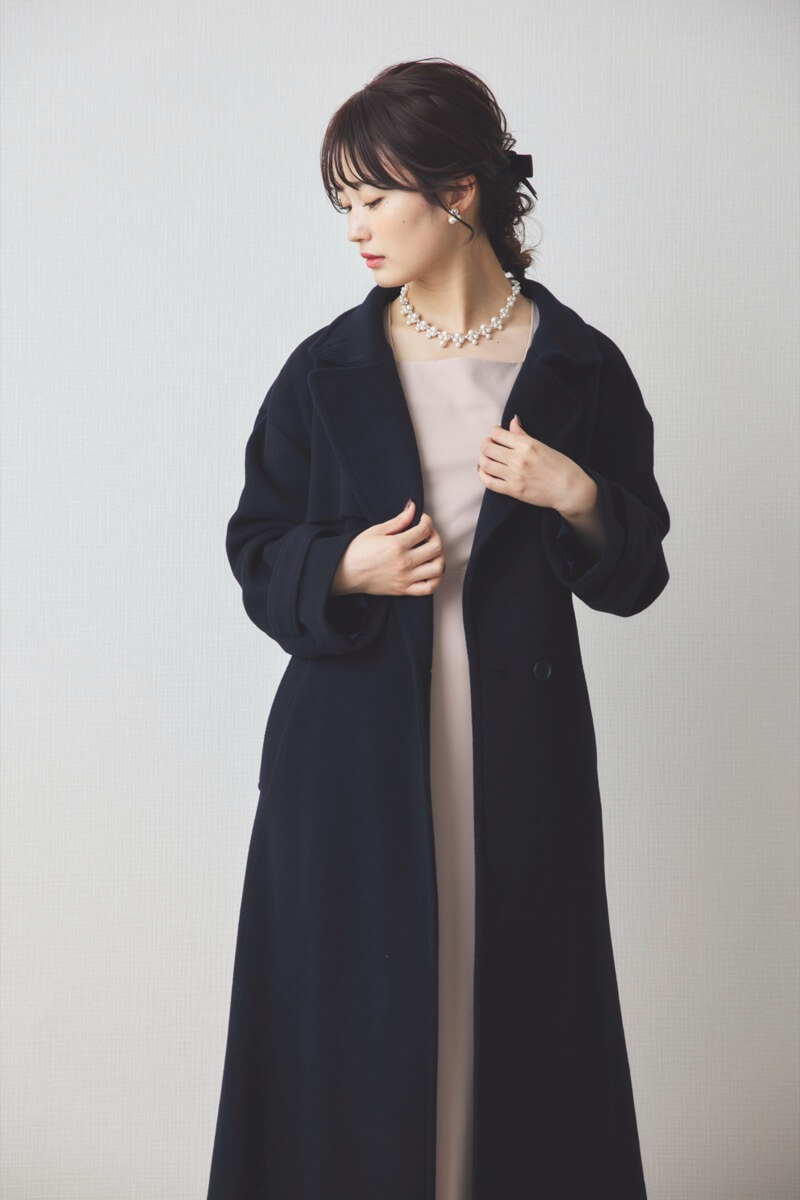 ネイビーのスタンドカラーウールコート