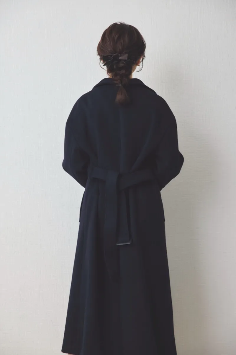 ネイビーのスタンドカラーウールコート