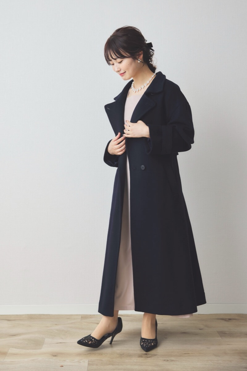 ネイビーのスタンドカラーウールコート
