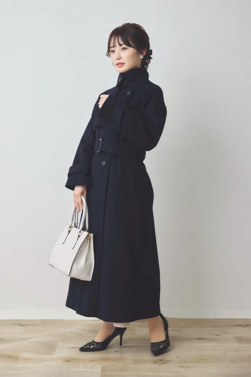 ネイビーのスタンドカラーウールコート