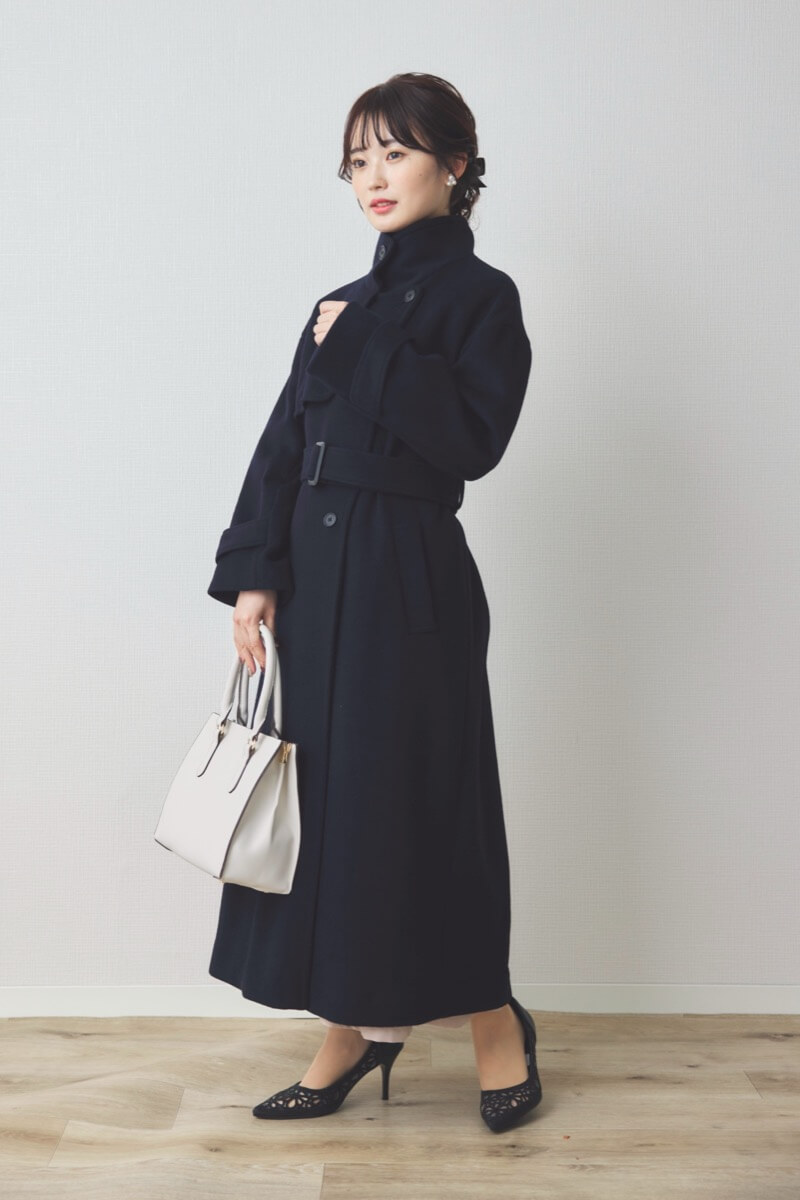 ネイビーのスタンドカラーウールコート