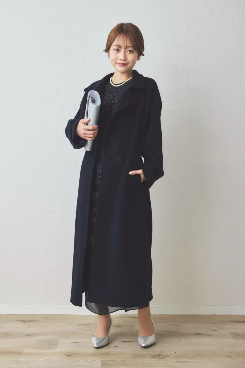 ネイビーのスタンドカラーウールコート